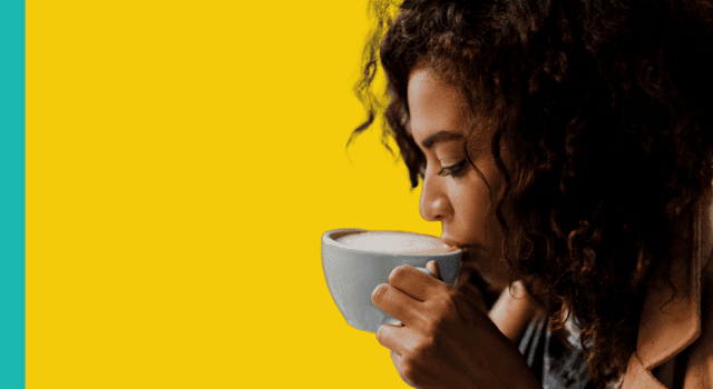 Quer dentes brancos mesmo amando café? Descubra como nesse Dia Nacional do Café